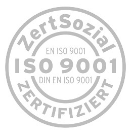 ein graues Zertifizierungslogo auf dem steht: ZertSozial ISO 9001 zertifiziert
